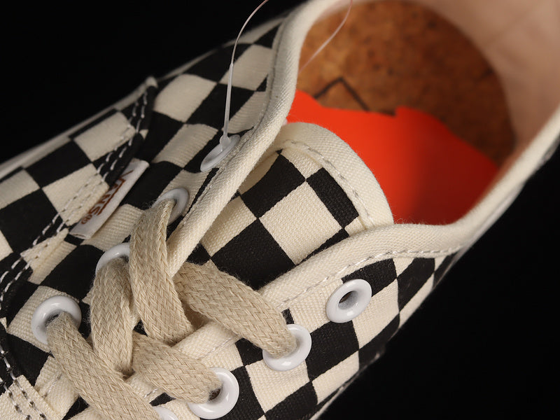 AUTHENTIC CHECKERBOARD WHITE/BLACK