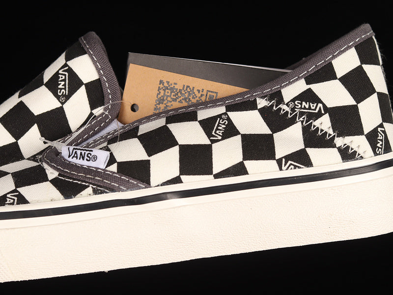 SLIP-ON CHECKERBOARD BLACK/WHITE