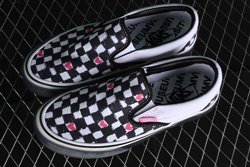 SLIP-ON WHITE/BLACK/PINK