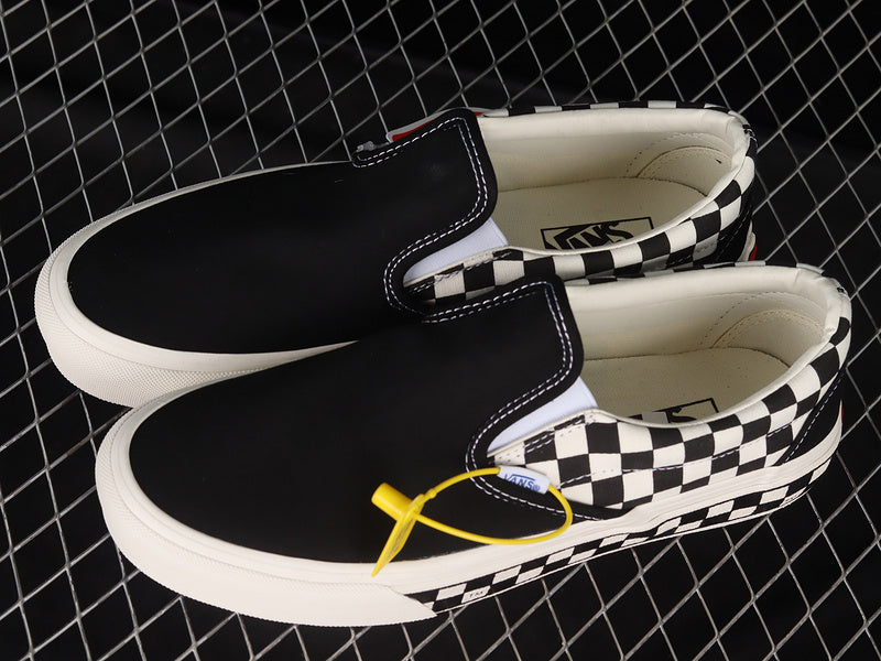 SLIP-ON SIDEWALL CHECK BLACK