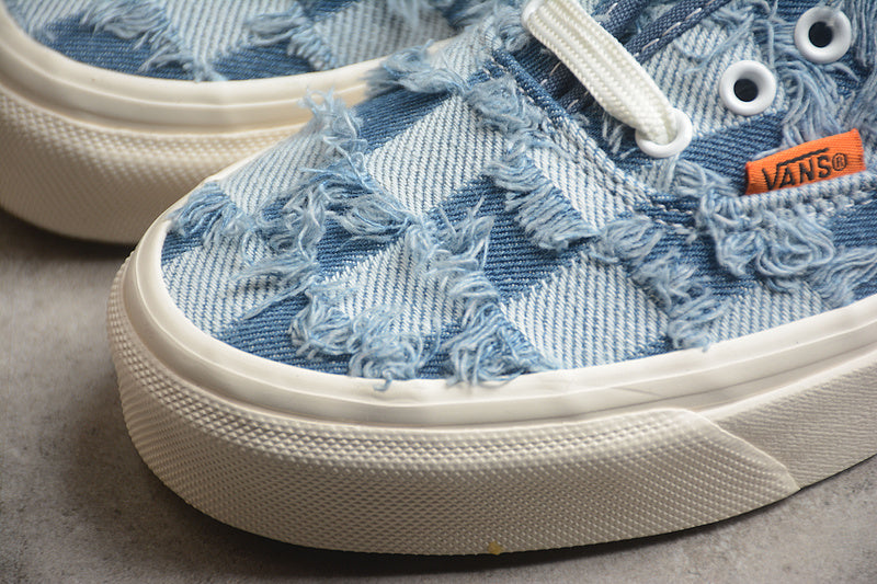 AUTHENTIC WHITE/BLUE