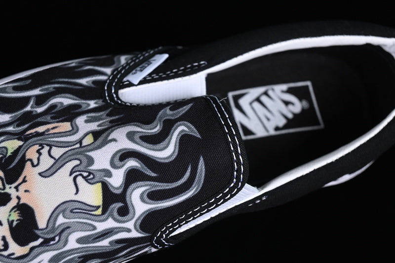 SLIP-ON FLAME SKULL WHITE/BLACK