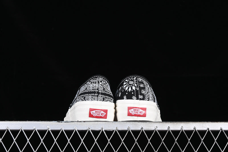 AUTHENTIC WHITE/BLACK/GREY