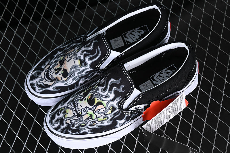 SLIP-ON FLAME SKULL WHITE/BLACK