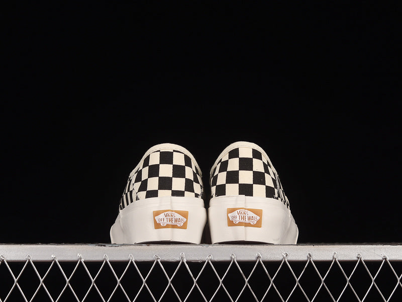 AUTHENTIC CHECKERBOARD WHITE/BLACK