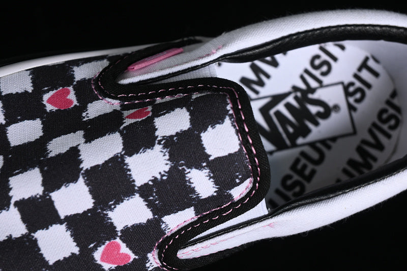 SLIP-ON WHITE/BLACK/PINK