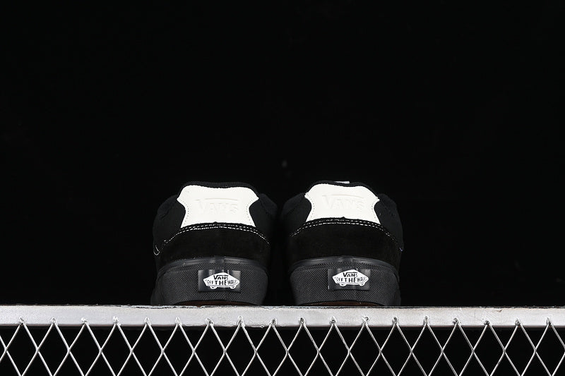 CHUKKA PUSH BLACK/WHITE