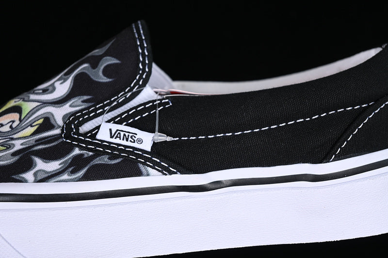 SLIP-ON FLAME SKULL WHITE/BLACK