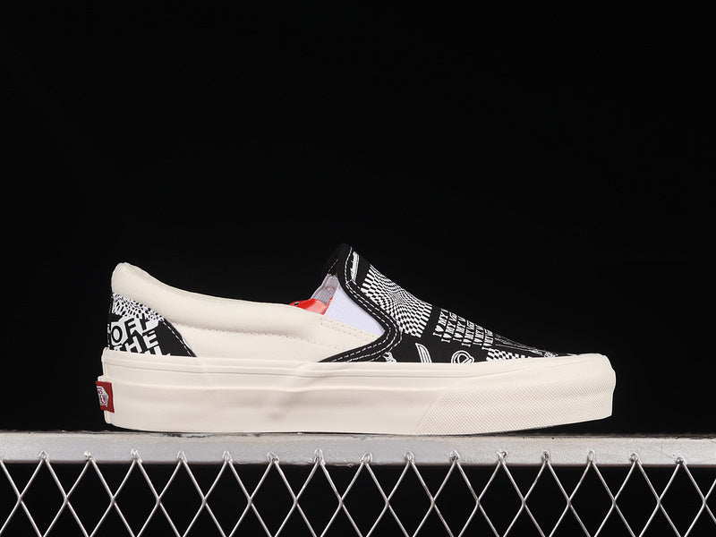 SLIP-ON WHITE/BLACK