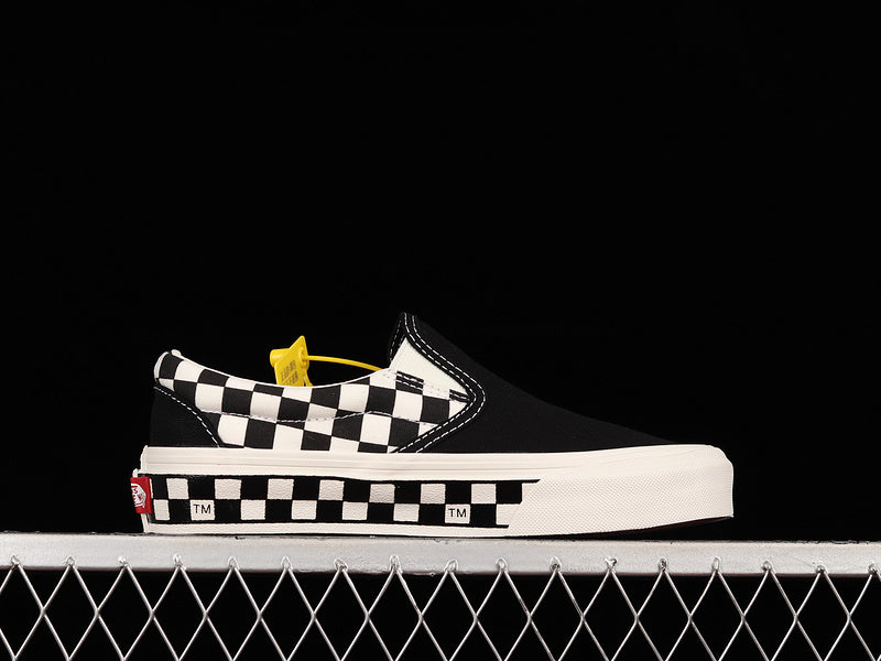 SLIP-ON SIDEWALL CHECK BLACK