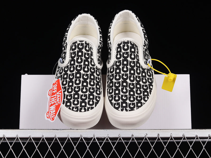 SLIP-ON CDG BLACK