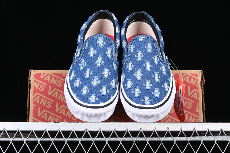 SLIP-ON BLUE HOLE PUNCH DENIM BLUE