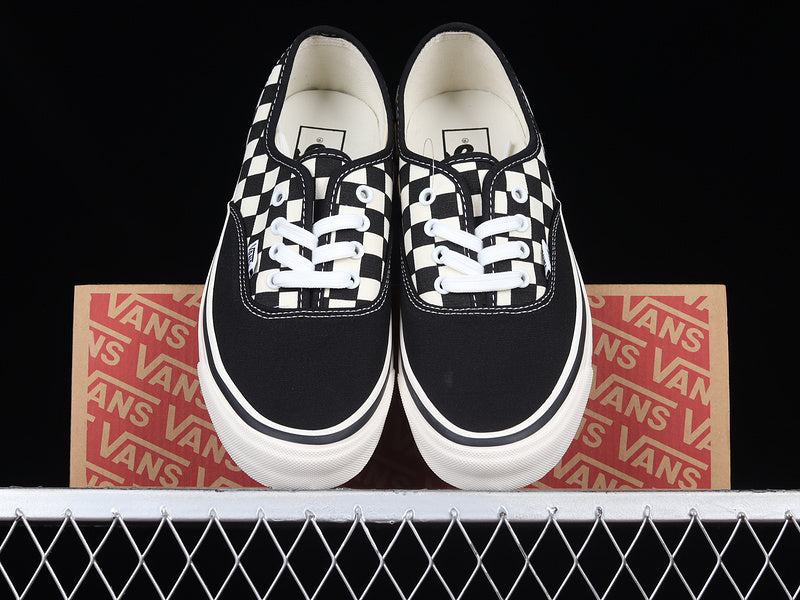 AUTHENTIC 44 DX CHECKERBOARD BLACK/WHITE