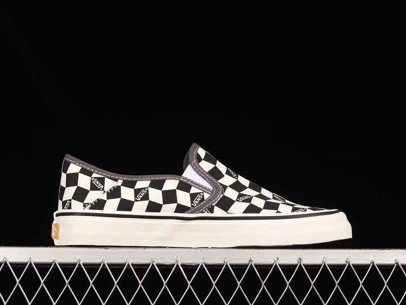 SLIP-ON CHECKERBOARD BLACK/WHITE