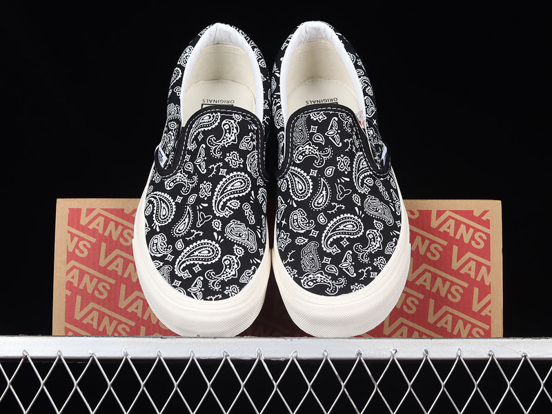 SLIP-ON BLACK/WHITE