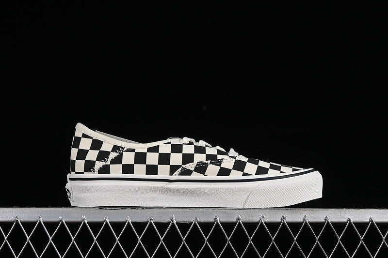 AUTHENTIC VR3 SF WHITE/BLACK