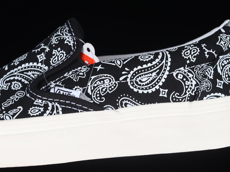 SLIP-ON BLACK/WHITE