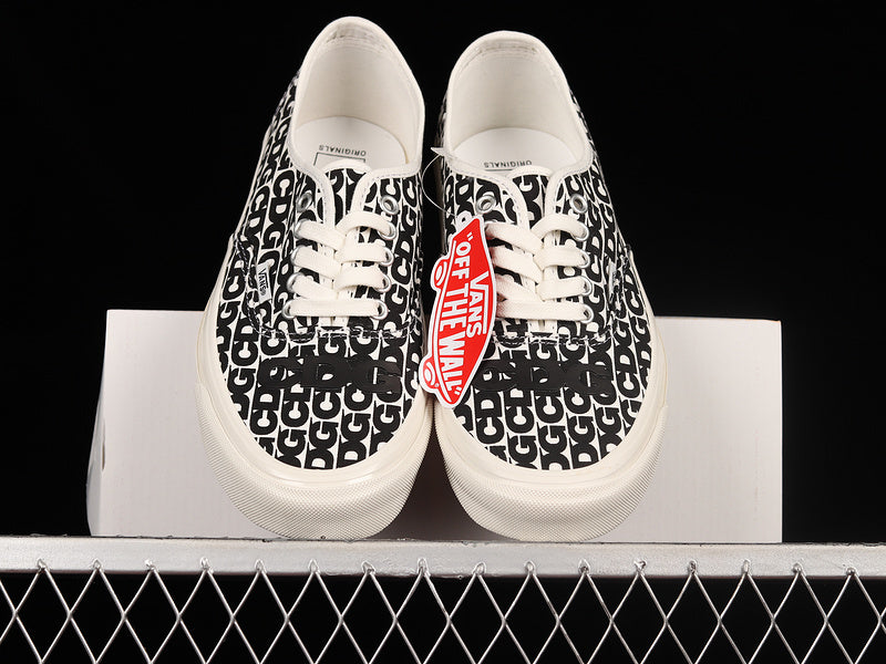 COMME DES GARCONS X AUTHENTIC CDG LOGO BLACK