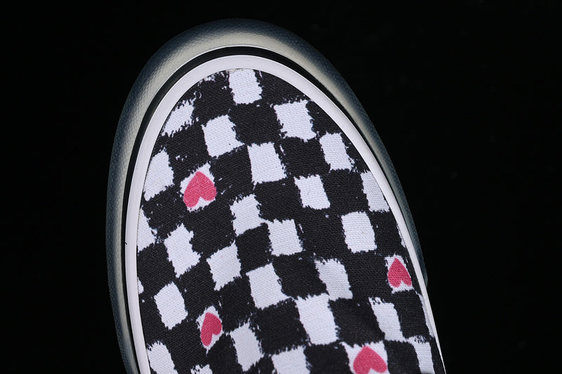 SLIP-ON WHITE/BLACK/PINK