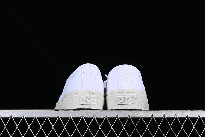 AUTHENTIC WHITE/GREY