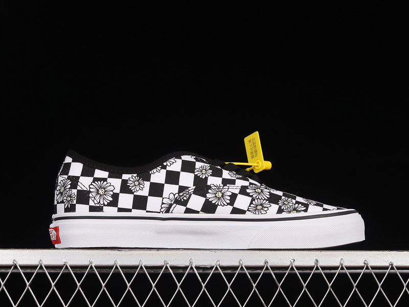 AUTHENTIC CHECKERBOARD BLACK/WHITE