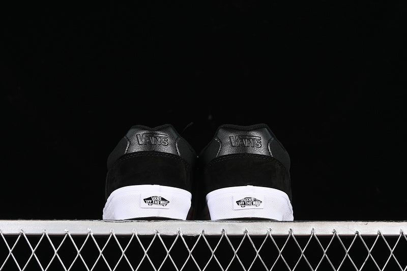 CHUKKA PUSH BLACK/WHITE