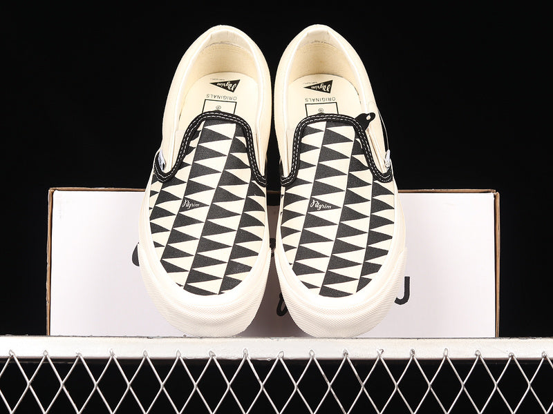 SLIP-ON X PILGRIM OFF WHITE/BLACK