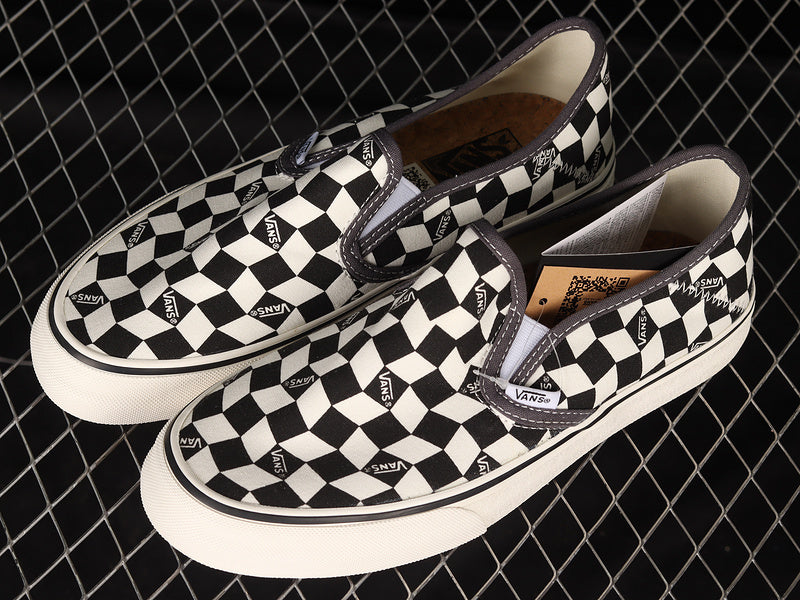 SLIP-ON CHECKERBOARD BLACK/WHITE