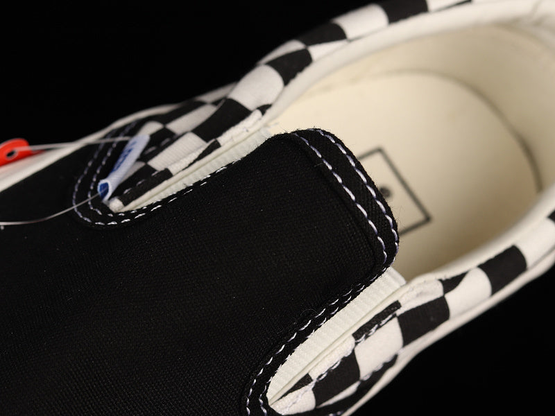 SLIP-ON SIDEWALL CHECK BLACK