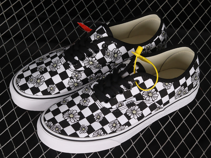 AUTHENTIC CHECKERBOARD BLACK/WHITE