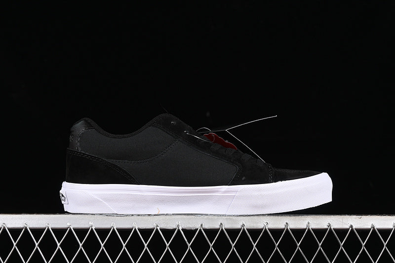 CHUKKA PUSH BLACK/WHITE