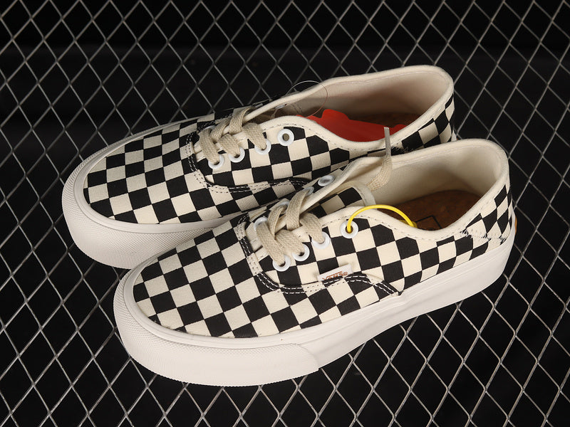 AUTHENTIC CHECKERBOARD WHITE/BLACK