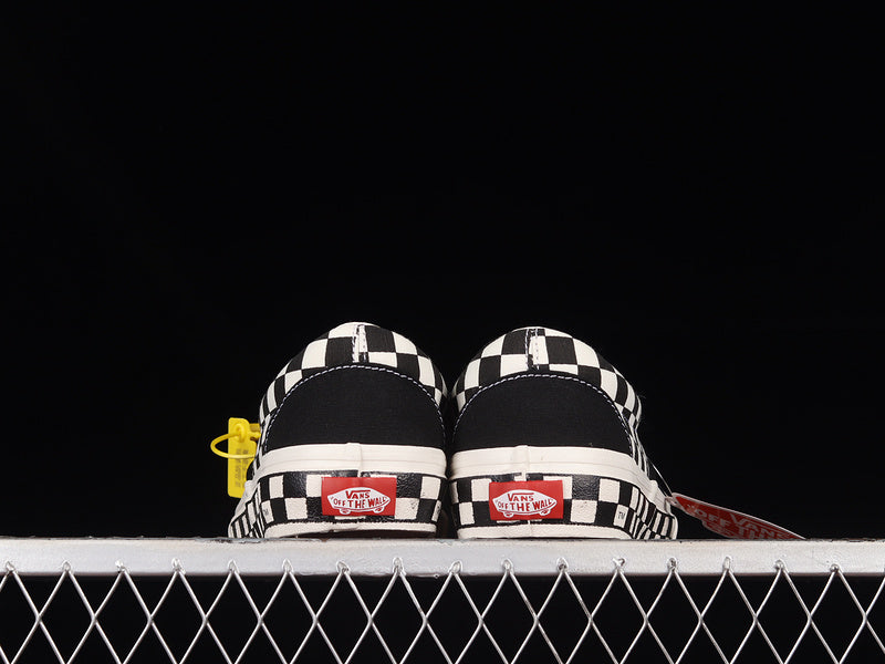 SLIP-ON SIDEWALL CHECK BLACK