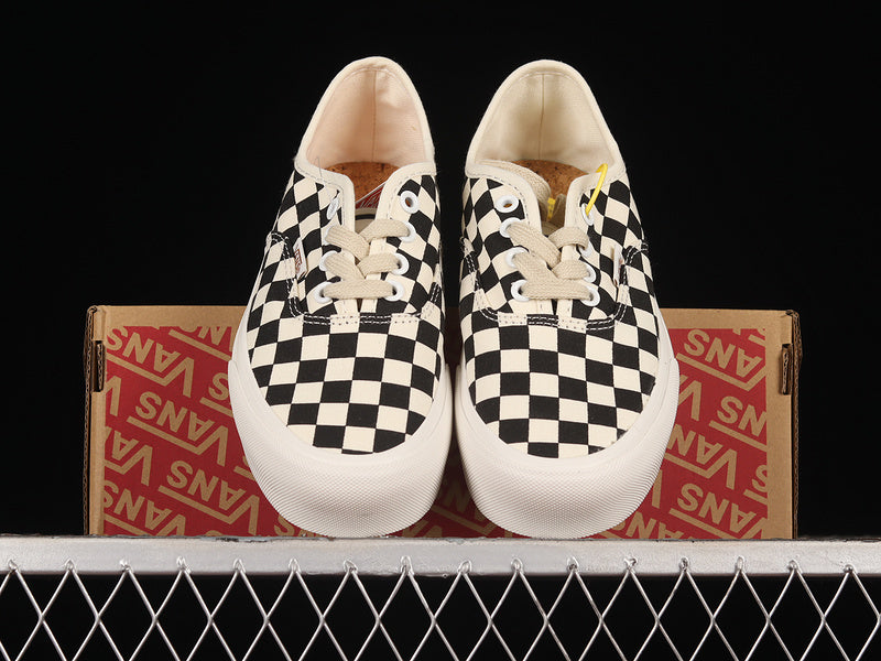 AUTHENTIC CHECKERBOARD WHITE/BLACK