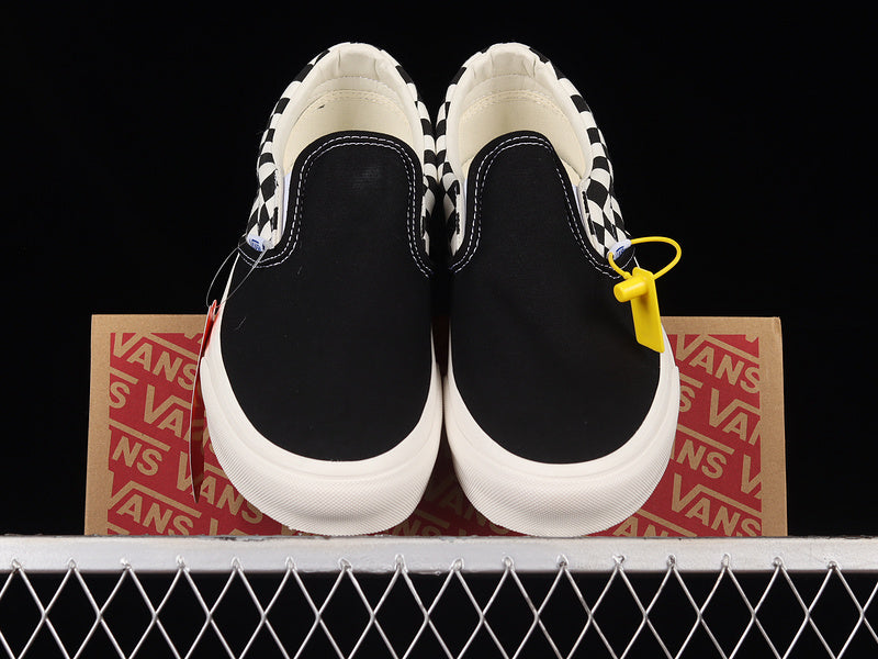 SLIP-ON SIDEWALL CHECK BLACK