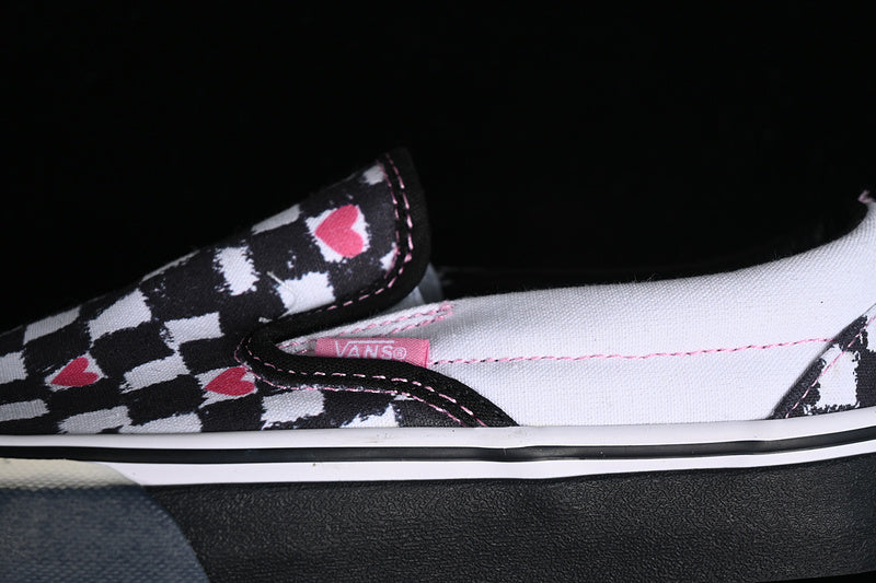 SLIP-ON WHITE/BLACK/PINK