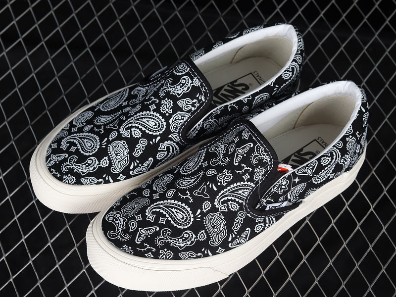 SLIP-ON BLACK/WHITE