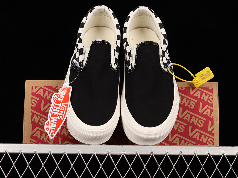 SLIP-ON SIDEWALL CHECK BLACK