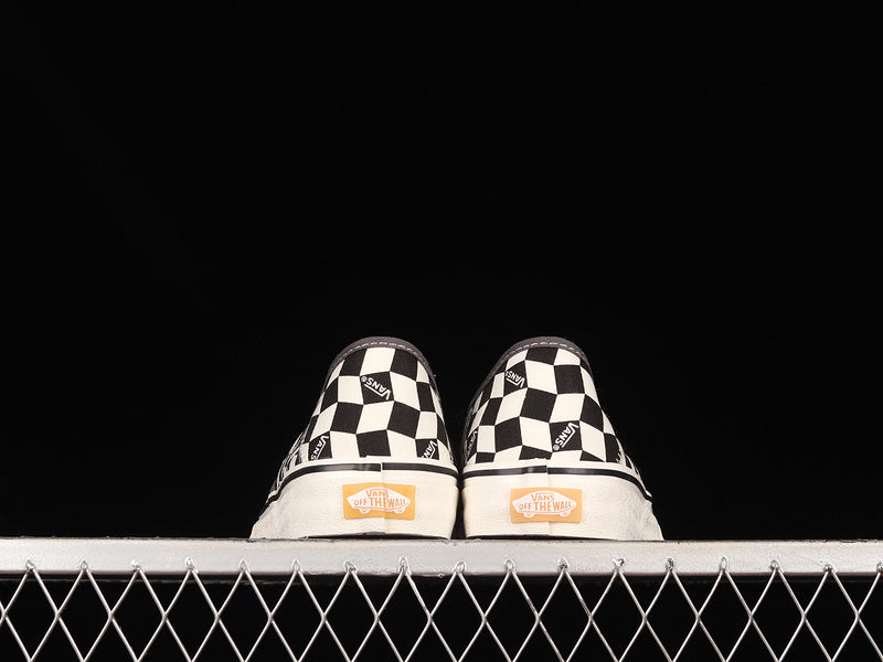 SLIP-ON CHECKERBOARD BLACK/WHITE