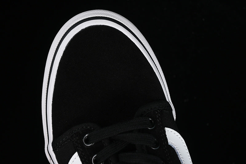 CHUKKA BLACK/WHITE