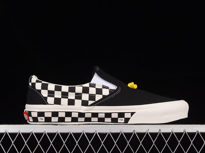 SLIP-ON SIDEWALL CHECK BLACK