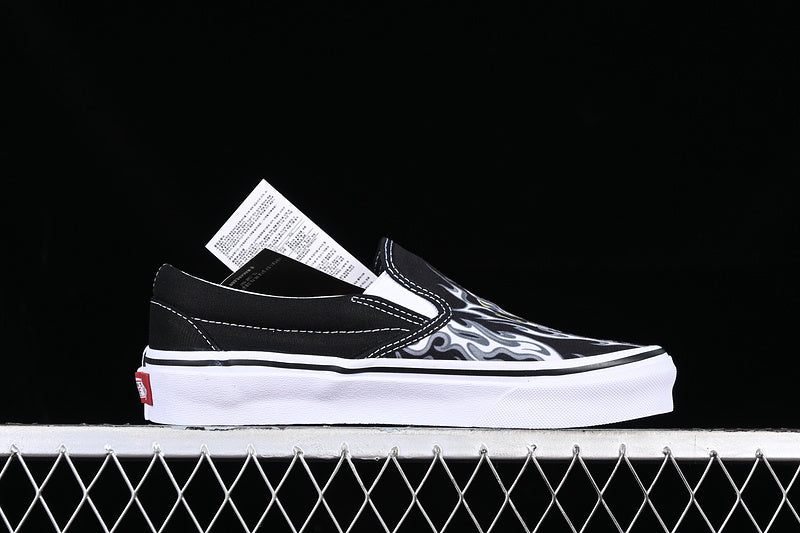 SLIP-ON FLAME SKULL WHITE/BLACK