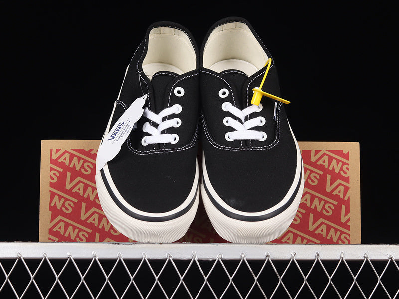 AUTHENTIC 44 DX BLACK/WHITE/RED