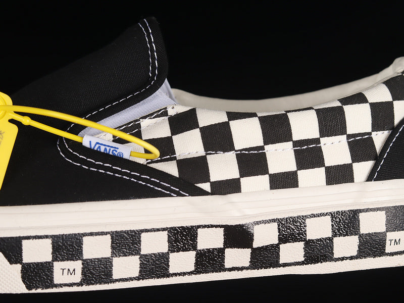 SLIP-ON SIDEWALL CHECK BLACK