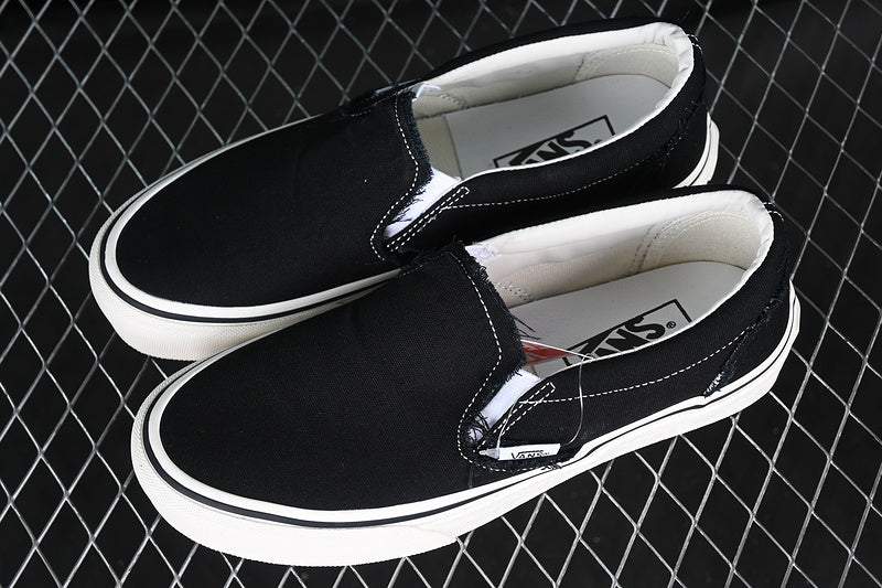 SLIP-ON WHITE/BLACK