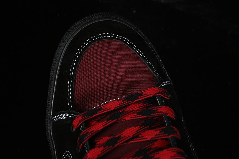 CHUKKA PUSH BLACK/RED